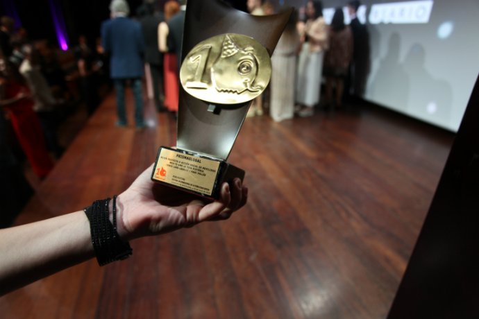 premi moute amb la teva historia