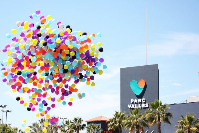 Un cielo lleno de colores con la inauguración de Parc Vallès
