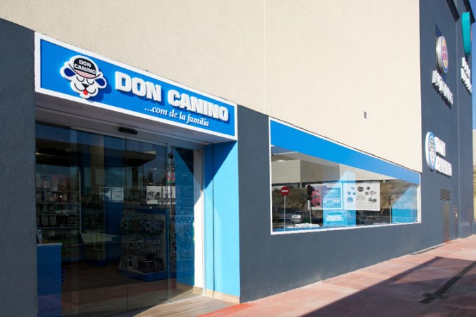 Fachada entrada de Don Canino en Parc Vallès